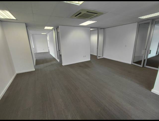 383M² OFFICE TO LET IN PAULSHOF